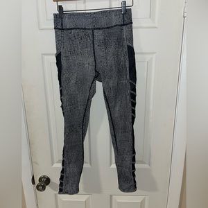 Lululemon leggings, black and white